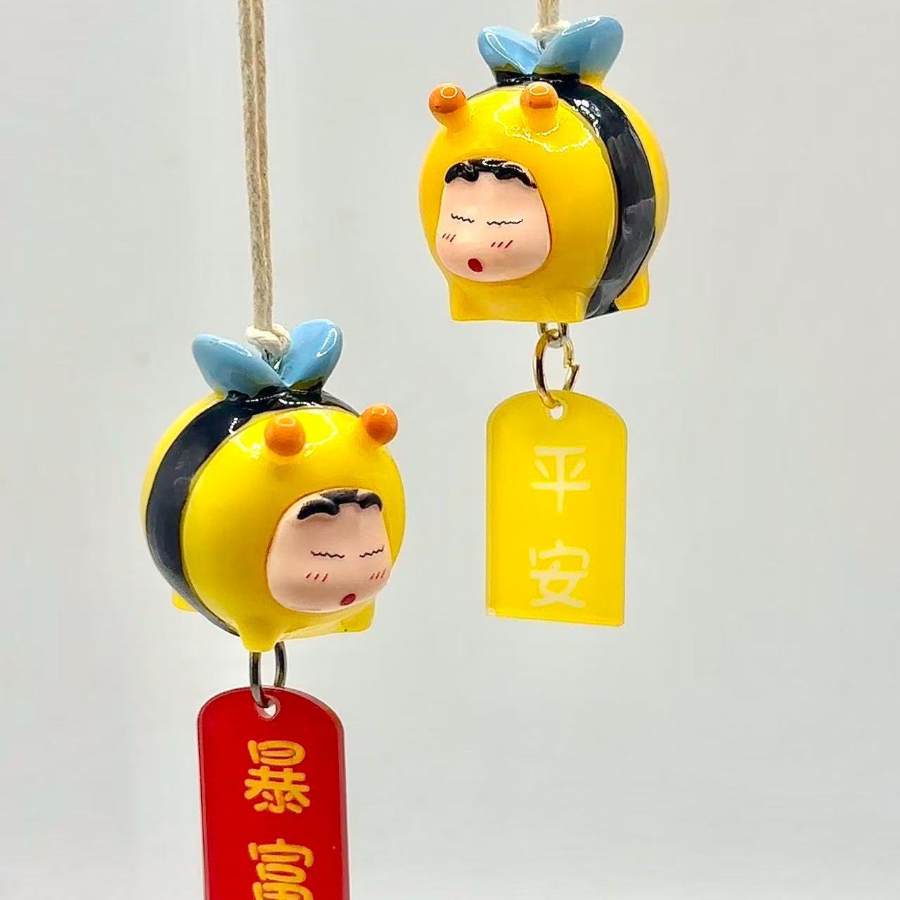 Car Accessories Etsy - Figurka Crayon Shin-chan Bee Cosplay, zawieszka